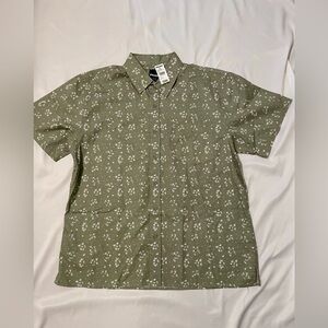 RSW Men's Medium Green Floral Short Sleeve Shirt